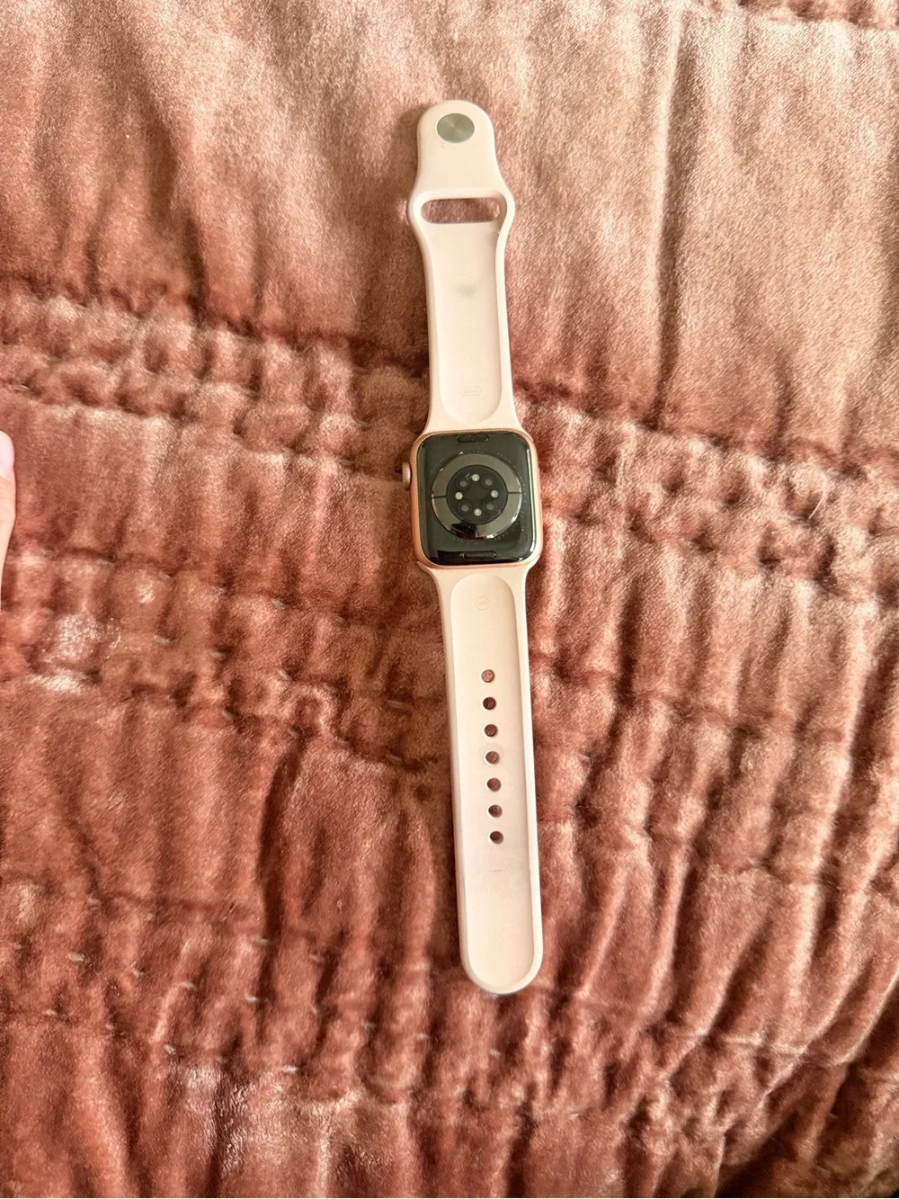 Apple iWatch Series 6 - Gold Aluminum Case - Pink Sports Band 40mm